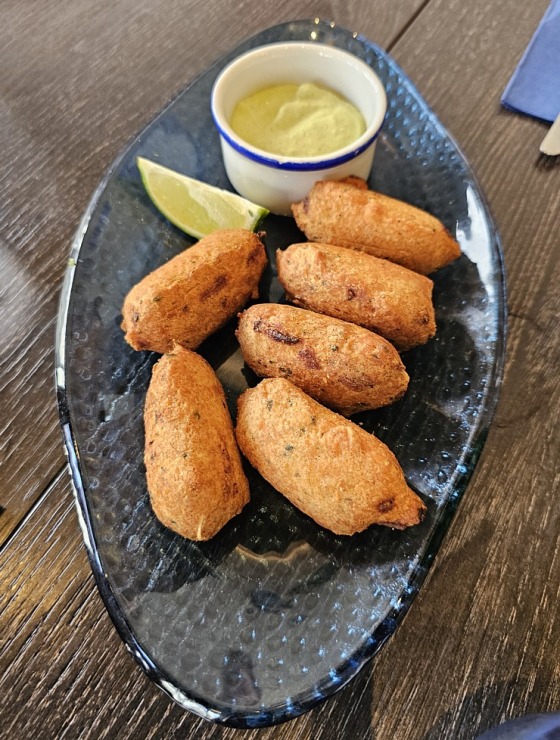 Izbaudām Madeiras galvaspilsētas zivju restorāna «Peixaria no Mercado» ēdienkarti Funšalā. Sadarbībā ar «airBaltic» Izbaudām Madeiras galvaspilsētas zivju restorāna «Peixaria no Mercado» ēdienkarti Funšalā. Sadarbībā ar «airBaltic» 361735