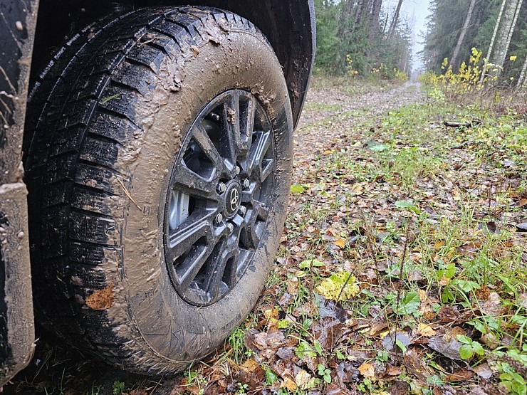 Sadarbībā ar auto nomu «Europcar Latvija» iepazīstam bezceļos jauno un kantīgo «Toyota Land Cruiser» 362926