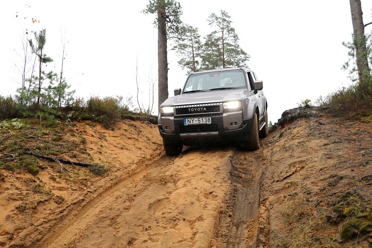 Sadarbībā ar auto nomu «Europcar Latvija» iepazīstam bezceļos jauno un kantīgo «Toyota Land Cruiser» 362932