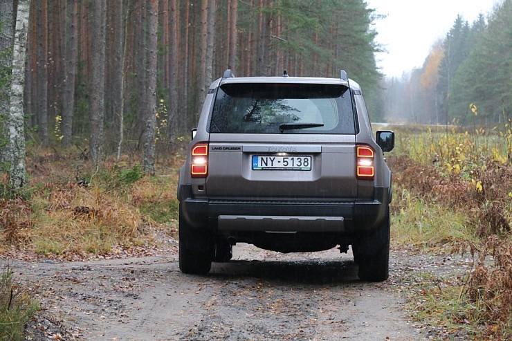 Sadarbībā ar auto nomu «Europcar Latvija» iepazīstam bezceļos jauno un kantīgo «Toyota Land Cruiser» 362934