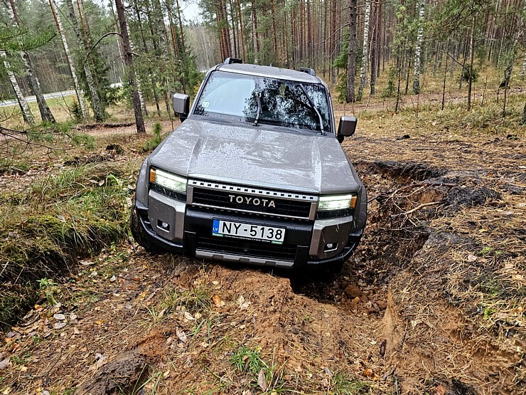 Sadarbībā ar auto nomu «Europcar Latvija» iepazīstam bezceļos jauno un kantīgo «Toyota Land Cruiser» 362919