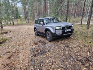 Sadarbībā ar auto nomu «Europcar Latvija» iepazīstam bezceļos jauno un kantīgo «Toyota Land Cruiser» 17