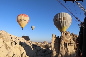 Sadarbībā ar «Turkish Airlines» izbaudām Kapadokijas gaisa balonu lidojumu ar saullēktu 23