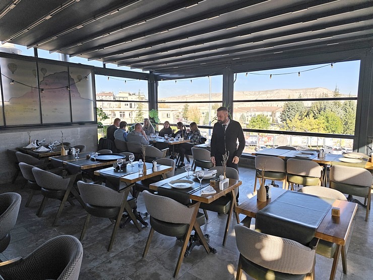 Sadarbībā ar «Turkish Airlines» izbaudām Kapadokijas restorāna «Keyif Restaurant» pusdienu piedāvājumu Sadarbībā ar «Turkish Airlines» izbaudām Kapadokijas restorāna «Keyif Restaurant» pusdienu piedāvājumu 363872