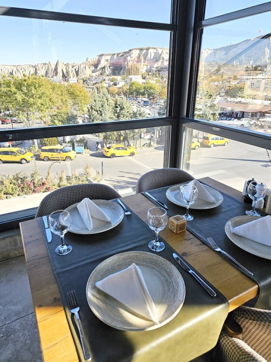 Sadarbībā ar «Turkish Airlines» izbaudām Kapadokijas restorāna «Keyif Restaurant» pusdienu piedāvājumu Sadarbībā ar «Turkish Airlines» izbaudām Kapadokijas restorāna «Keyif Restaurant» pusdienu piedāvājumu 363878