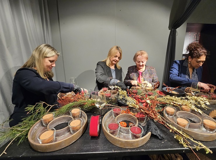Starptautiskais ceļojumu tehnoloģiju uzņēmums «Rate Hawk» ar TOP labākajām tūrisma firmām meistaro Adventa vainagus Starptautiskais ceļojumu tehnoloģiju uzņēmums «Rate Hawk» ar TOP labākajām tūrisma firmām meistaro Adventa vainagus 364850
