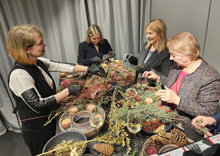 Starptautiskais ceļojumu tehnoloģiju uzņēmums «Rate Hawk» ar TOP labākajām tūrisma firmām meistaro Adventa vainagus Starptautiskais ceļojumu tehnoloģiju uzņēmums «Rate Hawk» ar TOP labākajām tūrisma firmām meistaro Adventa vainagus 364856