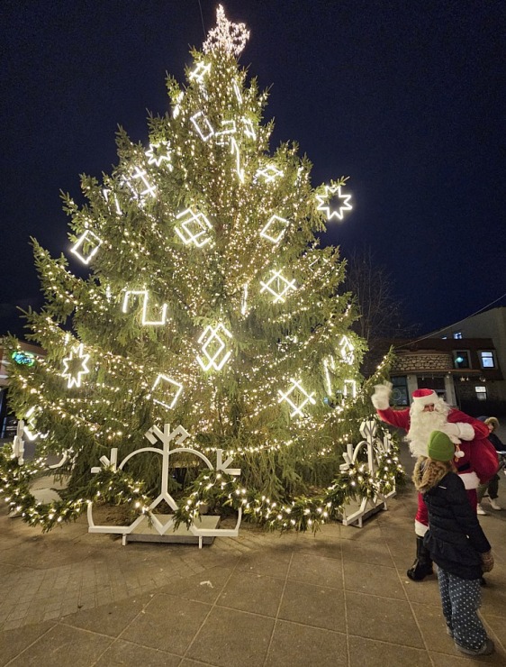 Ogre piedāvā Ziemassvētku noskaņojumu ar instagramīgiem gaismas objektiem 365599