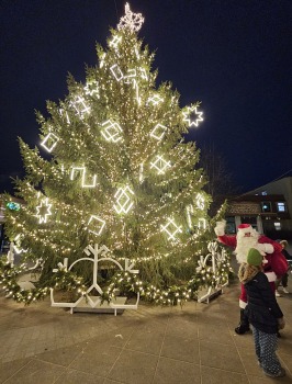 Ogre piedāvā Ziemassvētku noskaņojumu ar instagramīgiem gaismas objektiem 5