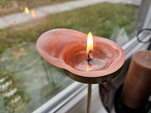 Meistarklases veidā iepazīstam sveču darbnīcu «Un:Te candles» Ķegumā 32