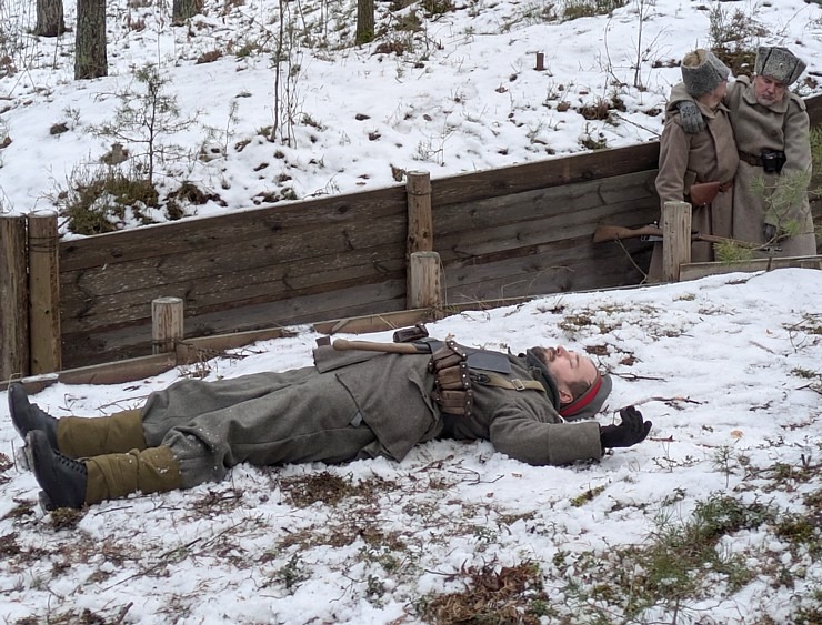 Latvijas patrioti Mārupes novada Antiņu kapos atceras Ziemassvētku kaujas ar cīņu rekonstrukciju. Foto: Juris Smaļinskis. Vairāk informācijas - milita 366730