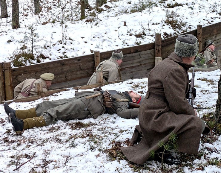 Latvijas patrioti Mārupes novada Antiņu kapos atceras Ziemassvētku kaujas ar cīņu rekonstrukciju. Foto: Juris Smaļinskis. Vairāk informācijas - milita 366731