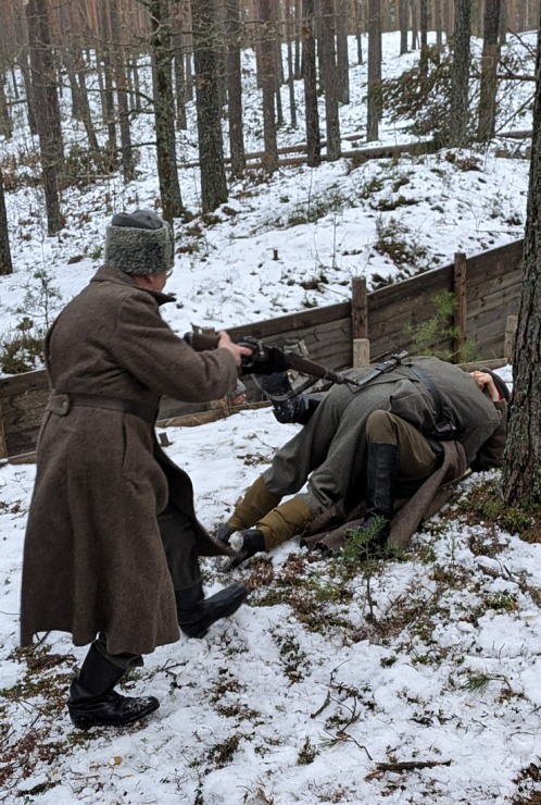 Latvijas patrioti Mārupes novada Antiņu kapos atceras Ziemassvētku kaujas ar cīņu rekonstrukciju. Foto: Juris Smaļinskis. Vairāk informācijas - milita 366732