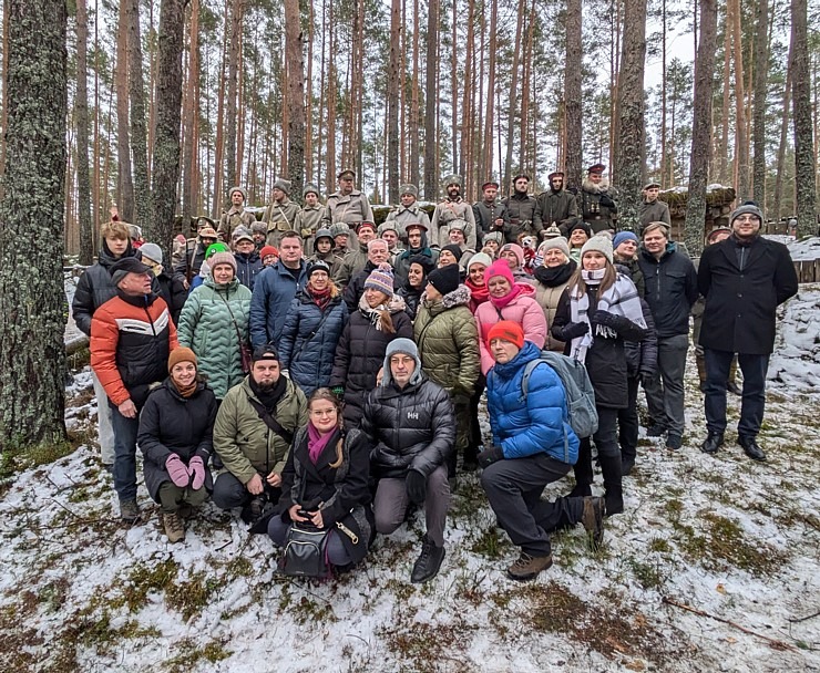 Latvijas patrioti Mārupes novada Antiņu kapos atceras Ziemassvētku kaujas ar cīņu rekonstrukciju. Foto: Juris Smaļinskis. Vairāk informācijas - milita 366734