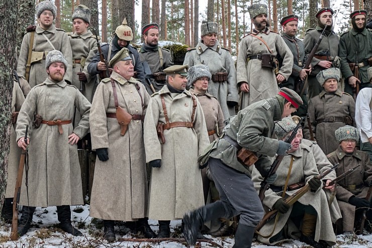 Latvijas patrioti Mārupes novada Antiņu kapos atceras Ziemassvētku kaujas ar cīņu rekonstrukciju. Foto: Juris Smaļinskis. Vairāk informācijas - milita 366721