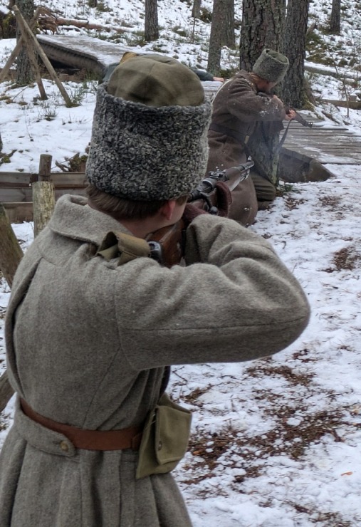 Latvijas patrioti Mārupes novada Antiņu kapos atceras Ziemassvētku kaujas ar cīņu rekonstrukciju. Foto: Juris Smaļinskis. Vairāk informācijas - milita 366723