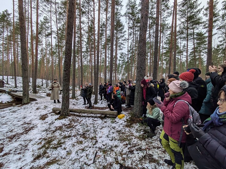 Latvijas patrioti Mārupes novada Antiņu kapos atceras Ziemassvētku kaujas ar cīņu rekonstrukciju. Foto: Juris Smaļinskis. Vairāk informācijas - milita 366724