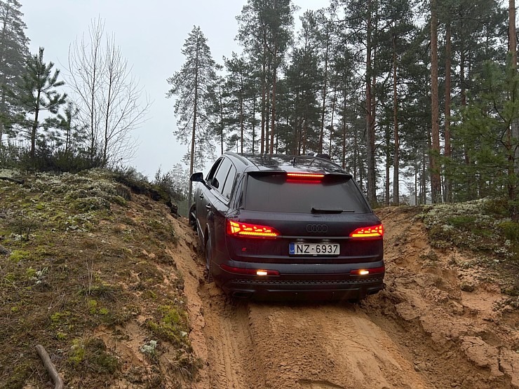 Travelnews.lv apceļo Latviju ar jauno Audi Q7 SUV S line 60 3.0 TFSI 367004