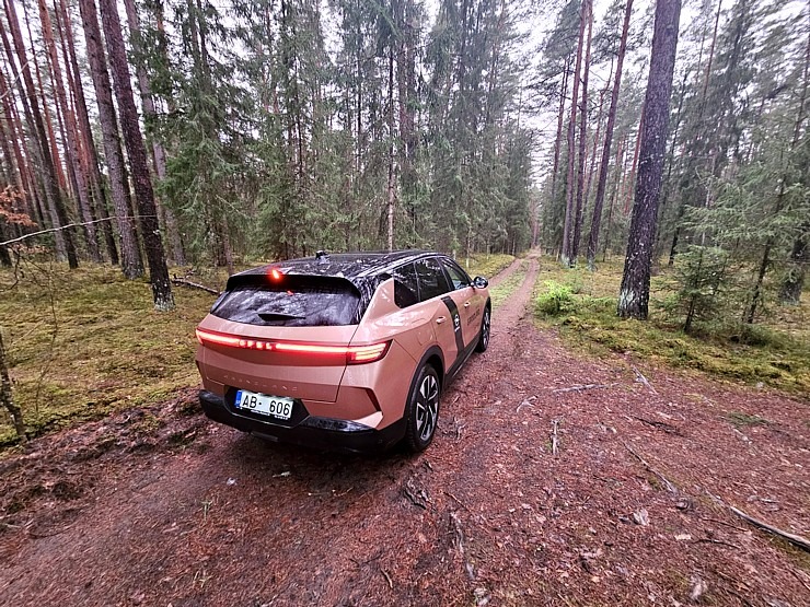 Sadarbībā ar «Auto Blitz» apceļojam Latviju ar jauno un Vācijā ražoto «Opel Grandland GS Hybrid» 367119