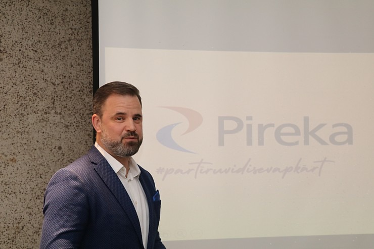 Pavāru klubs tiekas uz kopsapulci Vecrīgas restorānā «Barents» 367490