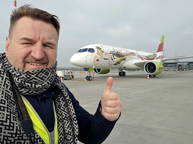 Rīgā sagaida «airBaltic» 50. «Airbus A220-300» īpašo lidmašīnu 367622