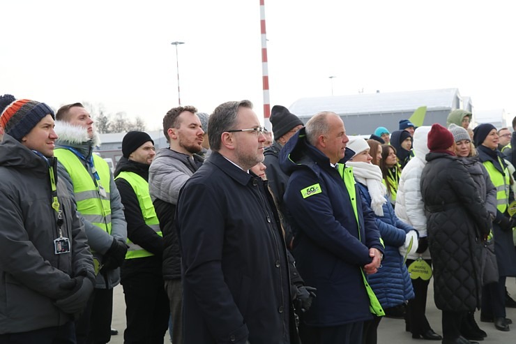 Rīgā sagaida «airBaltic» 50. «Airbus A220-300» īpašo lidmašīnu 367627