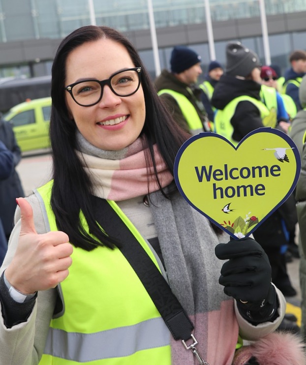 Rīgā sagaida «airBaltic» 50. «Airbus A220-300» īpašo lidmašīnu 367630