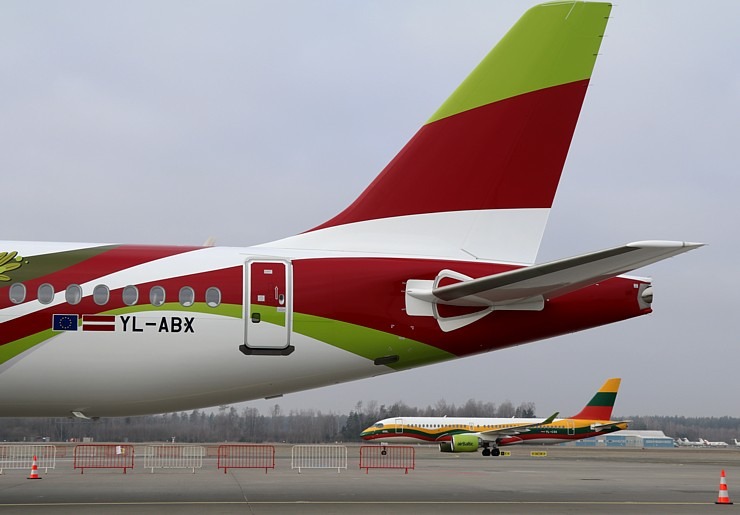 Rīgā sagaida «airBaltic» 50. «Airbus A220-300» īpašo lidmašīnu 367615