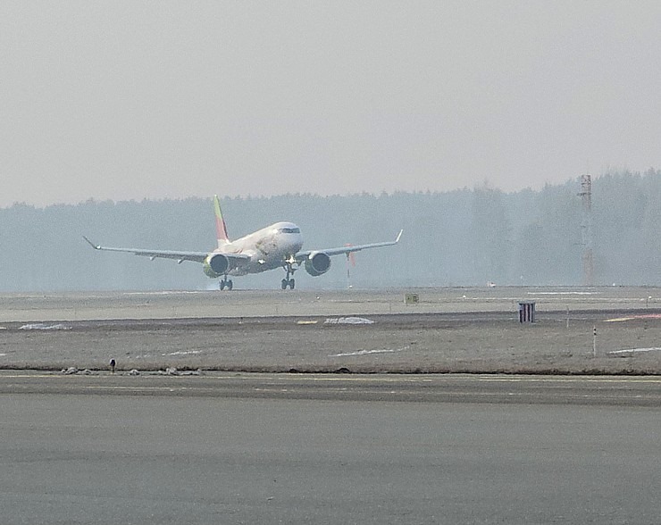 Rīgā sagaida «airBaltic» 50. «Airbus A220-300» īpašo lidmašīnu 367647