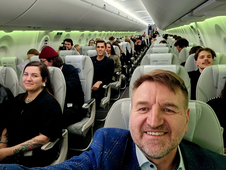 «airBaltic» debesīs bez papildus maksas piedāvā «Starlink» interneta pieslēgumu 367948