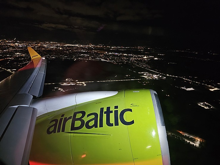 «airBaltic» debesīs bez papildus maksas piedāvā «Starlink» interneta pieslēgumu 367949