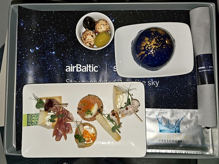 «airBaltic» debesīs bez papildus maksas piedāvā «Starlink» interneta pieslēgumu 367950