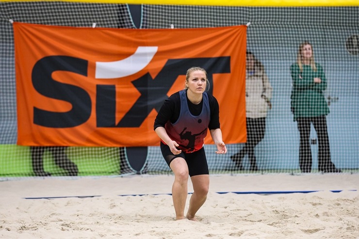 Trešais Sixt Auto kauss pludmales volejbolā pulcē ar auto jomu saistītu uzņēmumu komandas. Foto: Artūrs Stiebriņš Trešais Sixt Auto kauss pludmales volejbolā pulcē ar auto jomu saistītu uzņēmumu komandas. Foto: Artūrs Stiebriņš 368003