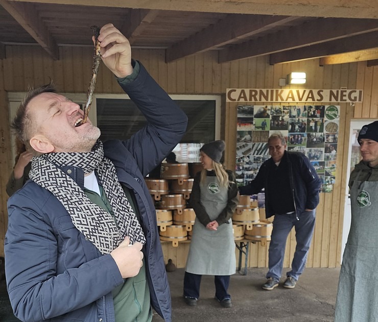 Apmeklējam Carnikavas nēģu degustāciju un iepazīstam ražotni 368516