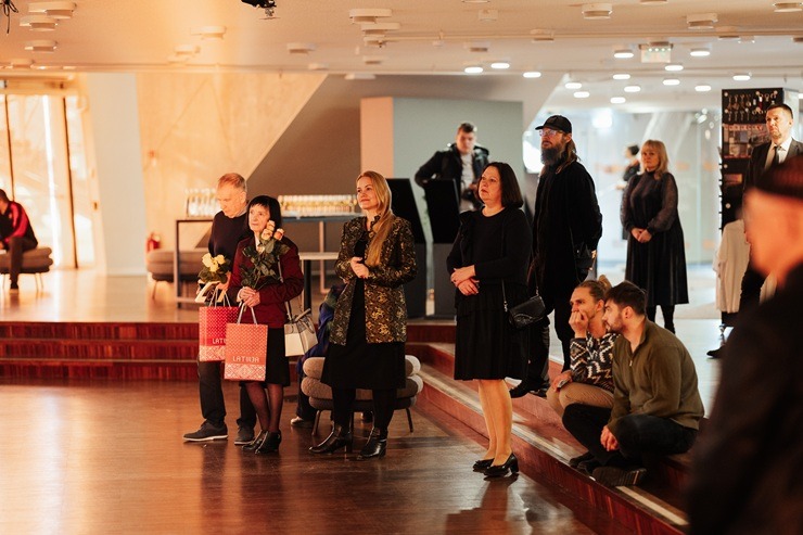 Liepājas koncertzālē atklāta izstāde «Māris Uldriķis. Smalkās matērijas» 368787