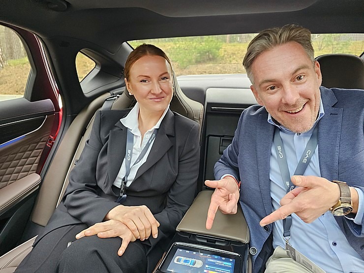 Travelnews.lv klātienē iepazīst pasaulē vadošā elektromobiļu ražotāja BYD (Build Your Dreams) spēkratus 369459