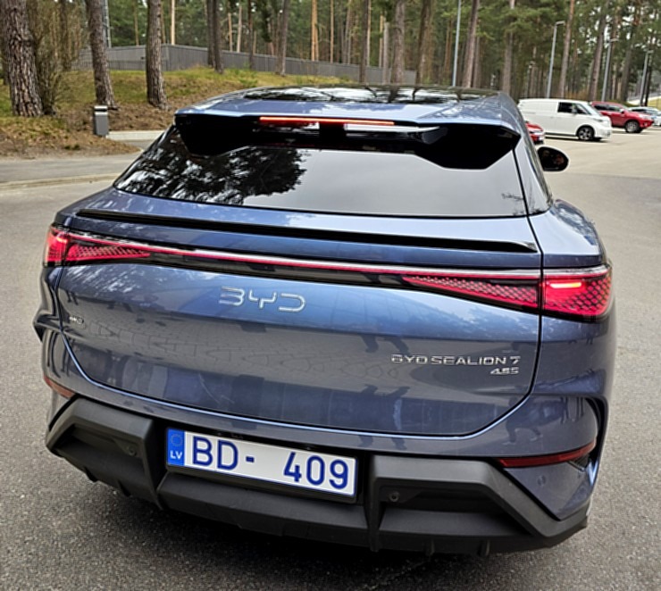 Travelnews.lv klātienē iepazīst pasaulē vadošā elektromobiļu ražotāja BYD (Build Your Dreams) spēkratus 369471