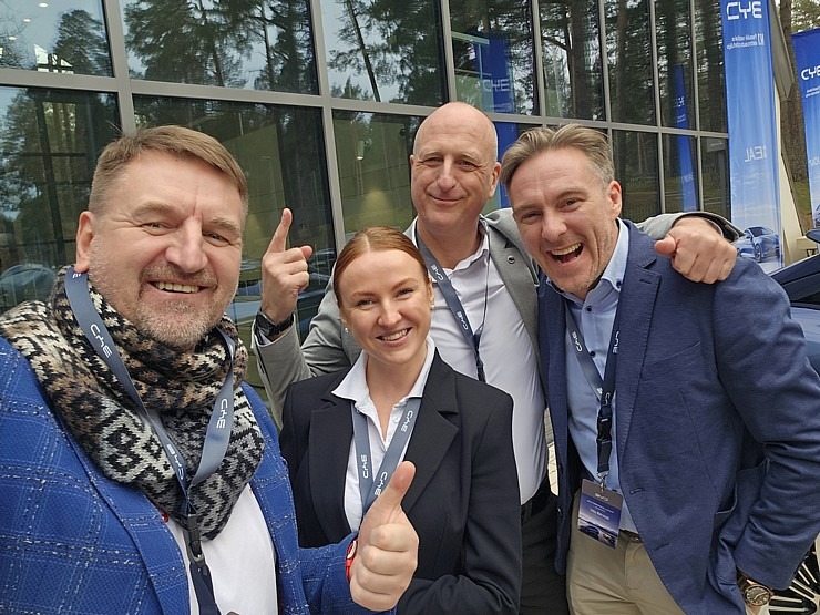 Travelnews.lv klātienē iepazīst pasaulē vadošā elektromobiļu ražotāja BYD (Build Your Dreams) spēkratus 369473
