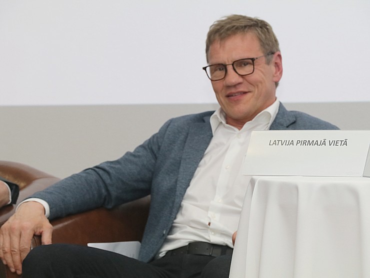 Daži fotomirkļi no Rīgas domes deputātu kandidātu diskusijas Pārdaugavas viesnīcā «Riga Islande Hotel» Links uz video 370354