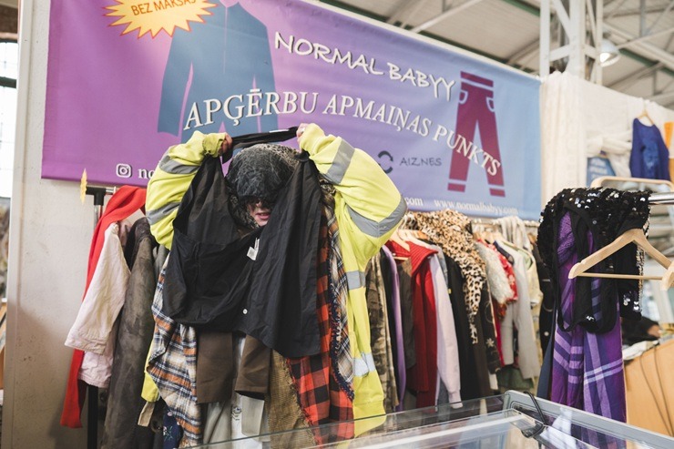 Liepājas Pētertirgū  atklāta laikmetīgās mākslas izstāde «Bažas. Trakās dienas.» 370716