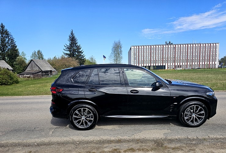 Sadarbībā ar auto nomu «Sixt Latvija» ceļojam ar vāģi «BMW X5», kas ir pieejams sākot no 95 eiro dienā Sadarbībā ar auto nomu «Sixt Latvija» ceļojam ar vāģi «BMW X5», kas ir pieejams sākot no 95 eiro dienā 370892