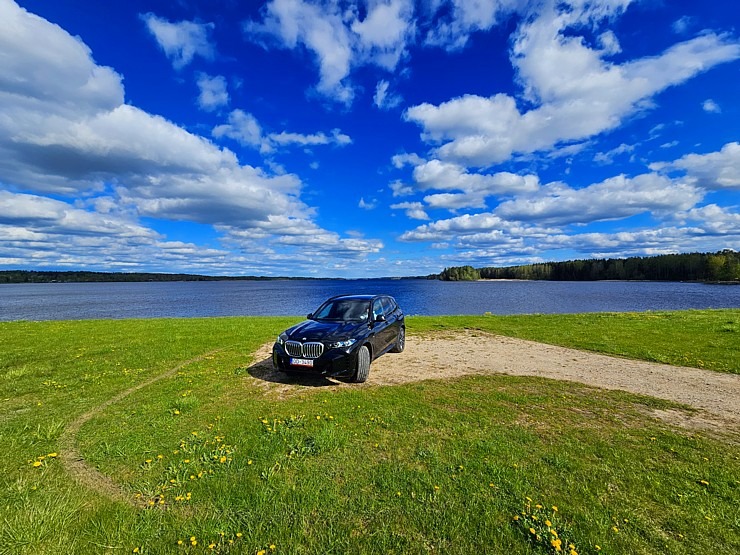 Sadarbībā ar auto nomu «Sixt Latvija» ceļojam ar vāģi «BMW X5», kas ir pieejams sākot no 95 eiro dienā Sadarbībā ar auto nomu «Sixt Latvija» ceļojam ar vāģi «BMW X5», kas ir pieejams sākot no 95 eiro dienā 370902