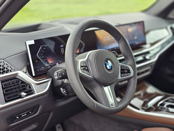 Sadarbībā ar auto nomu «Sixt Latvija» ceļojam ar vāģi «BMW X5», kas ir pieejams sākot no 95 eiro dienā Sadarbībā ar auto nomu «Sixt Latvija» ceļojam ar vāģi «BMW X5», kas ir pieejams sākot no 95 eiro dienā 370903