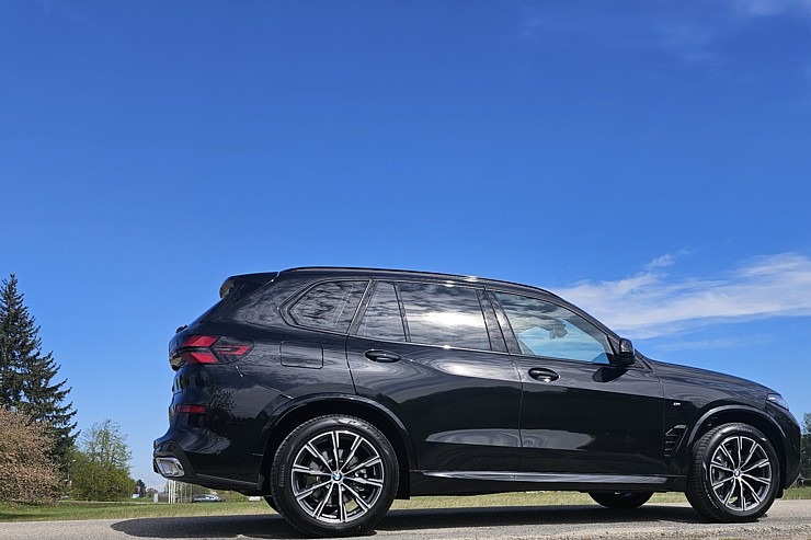 Sadarbībā ar auto nomu «Sixt Latvija» ceļojam ar vāģi «BMW X5», kas ir pieejams sākot no 95 eiro dienā Sadarbībā ar auto nomu «Sixt Latvija» ceļojam ar vāģi «BMW X5», kas ir pieejams sākot no 95 eiro dienā 370909