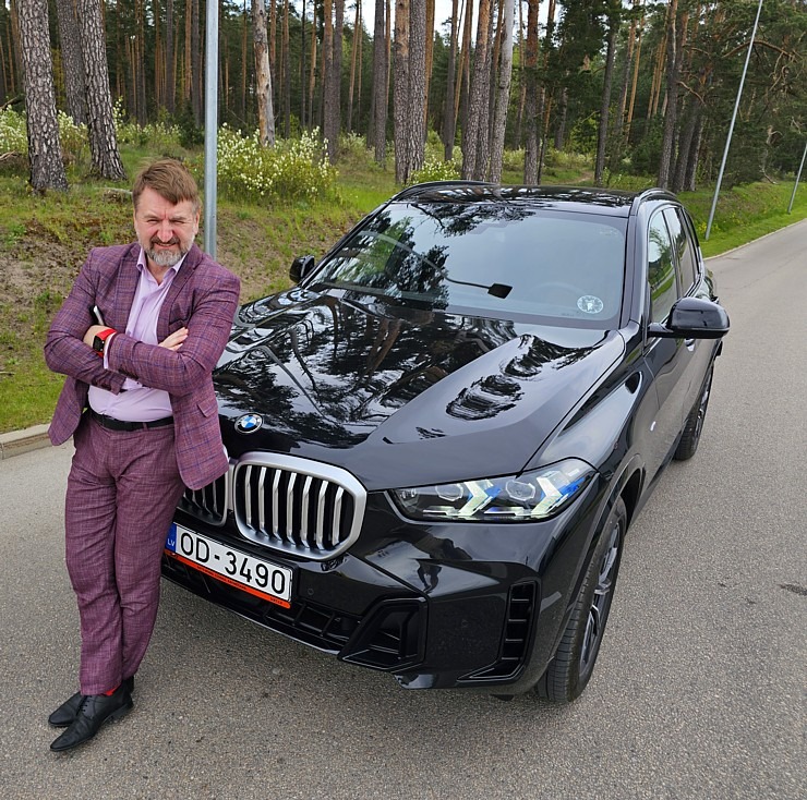 Sadarbībā ar auto nomu «Sixt Latvija» ceļojam ar vāģi «BMW X5», kas ir pieejams sākot no 95 eiro dienā 370910
