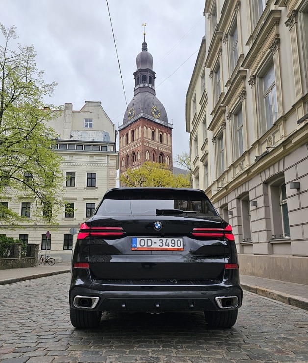 Sadarbībā ar auto nomu «Sixt Latvija» ceļojam ar vāģi «BMW X5», kas ir pieejams sākot no 95 eiro dienā Sadarbībā ar auto nomu «Sixt Latvija» ceļojam ar vāģi «BMW X5», kas ir pieejams sākot no 95 eiro dienā 370885