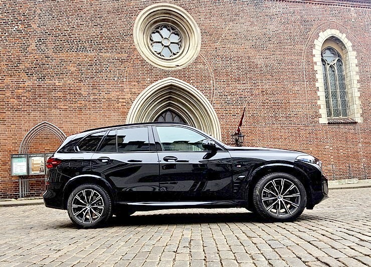 Sadarbībā ar auto nomu «Sixt Latvija» ceļojam ar vāģi «BMW X5», kas ir pieejams sākot no 95 eiro dienā Sadarbībā ar auto nomu «Sixt Latvija» ceļojam ar vāģi «BMW X5», kas ir pieejams sākot no 95 eiro dienā 370887