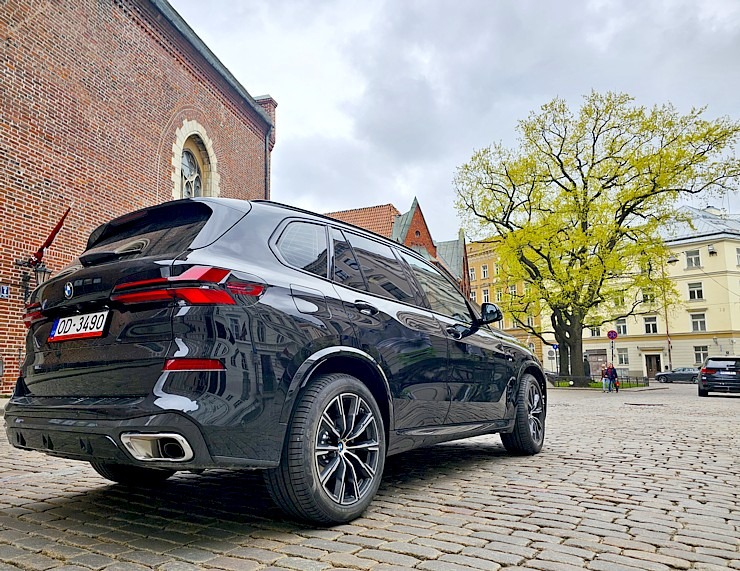 Sadarbībā ar auto nomu «Sixt Latvija» ceļojam ar vāģi «BMW X5», kas ir pieejams sākot no 95 eiro dienā Sadarbībā ar auto nomu «Sixt Latvija» ceļojam ar vāģi «BMW X5», kas ir pieejams sākot no 95 eiro dienā 370888