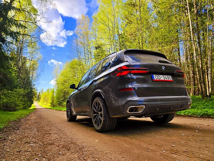Sadarbībā ar auto nomu «Sixt Latvija» ceļojam ar vāģi «BMW X5» uz Latgali 370957