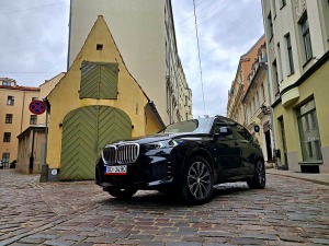 Sadarbībā ar auto nomu «Sixt Latvija» apceļojam Latviju ar vāģi «BMW X5» 3